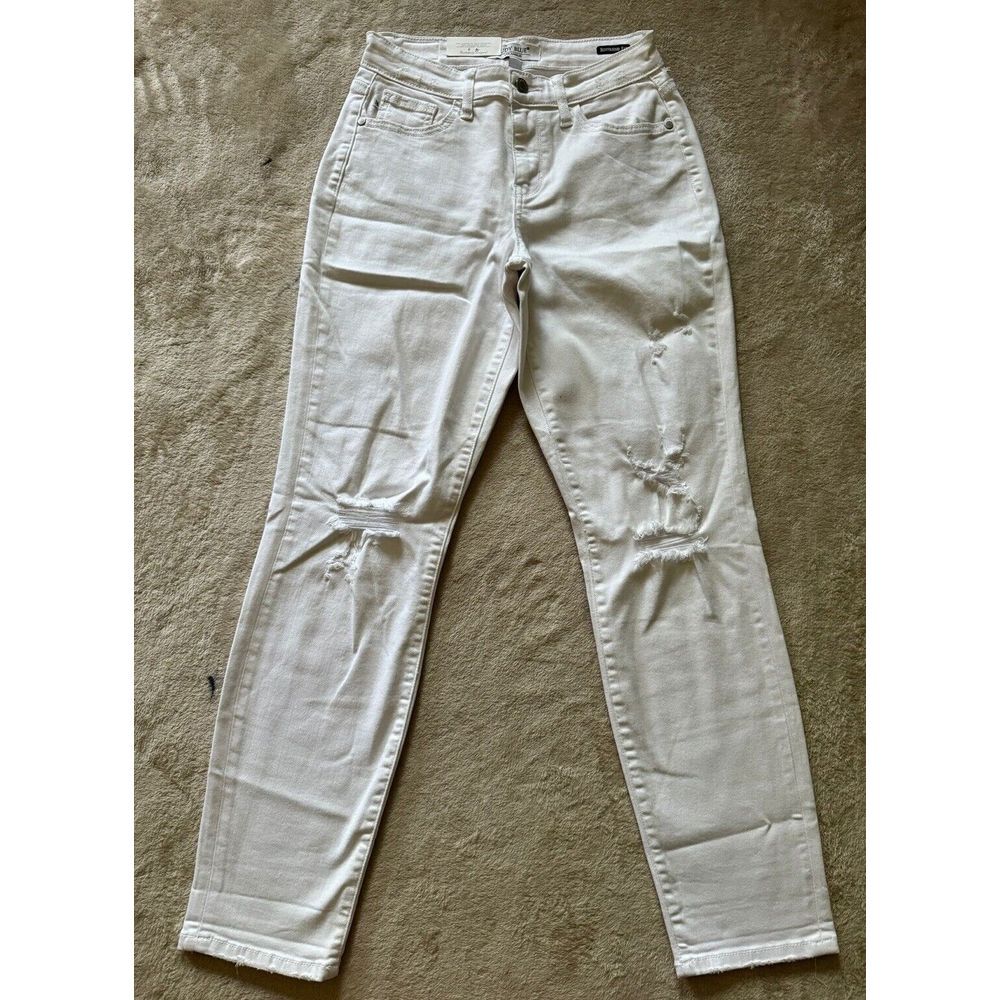 Judy Blue Women's Boyfriend Fit White Denim Distressed Size 24 NWT‎